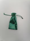 O presente verde do cordão da tela do cetim do bordado ensaca o tamanho de 7x9cm