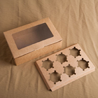 Caixas de presente de Kraft do quadrado com a janela que enverniza a superfície de gravação
