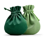 O presente verde do cordão da tela ensaca sacos redondos pequenos da joia de veludo